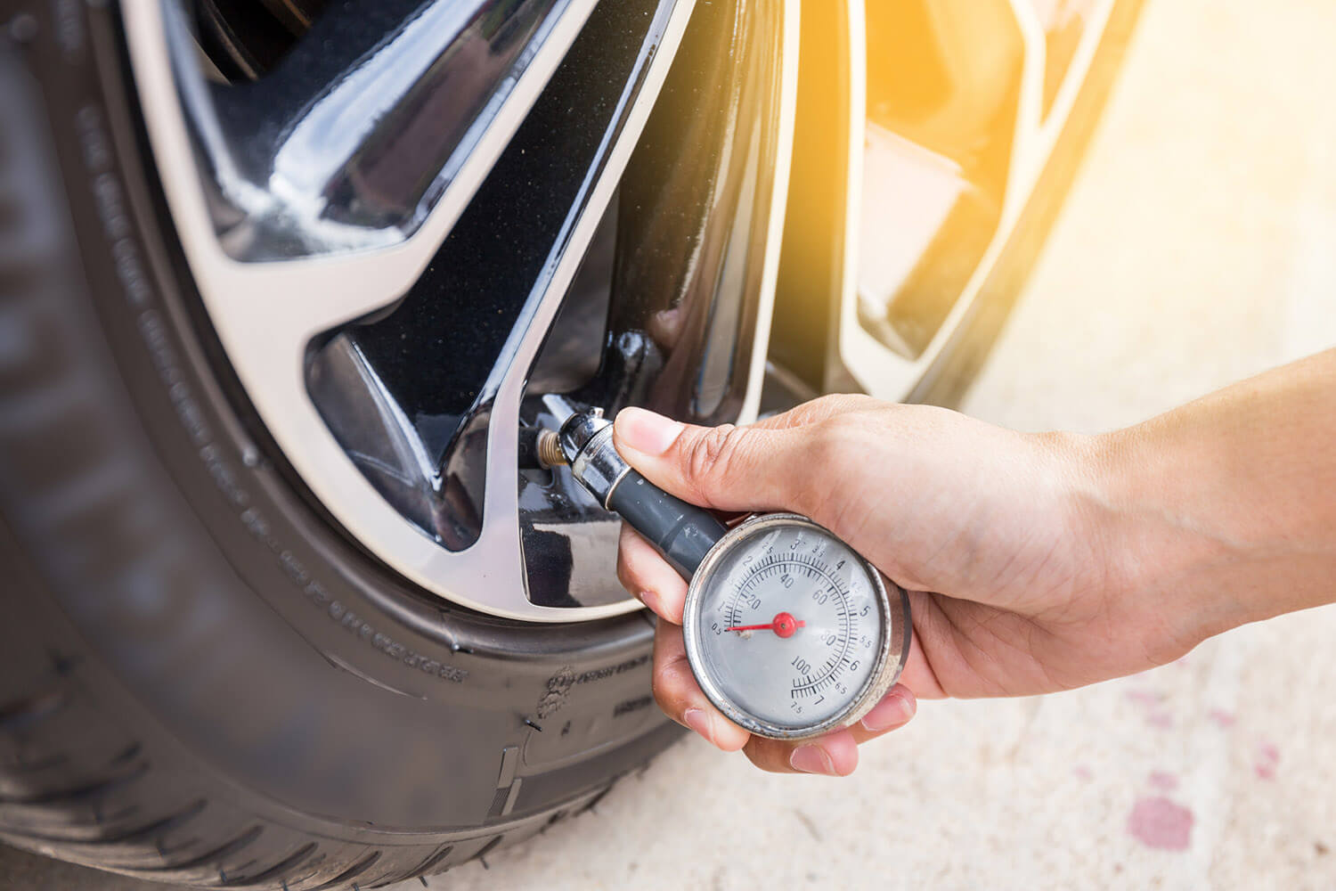 Nitrogen tire inflation, checking pressure